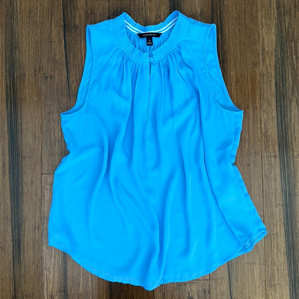 Women’s Banana Republic Sleeveless Pleated Dress Top